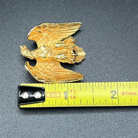 Vintage Signed VANS AUTHENTICS Goldtone Textured EAGLE Shape Pin Brooch - Picture 6 of 6